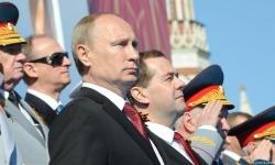 Putin’s choices filled with peril on eve of Victory Day parade