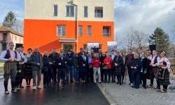Ending 2022 with new beginnings: The Regional Housing Programme delivers keys to newly-built apartments to 25 refugee families in Šid and Lučani, Serbia