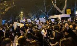 Kineski demonstranti protiv “nultog COVID-a” sa cenzorima igraju igru mačke i miša na društvenim mrežama  
