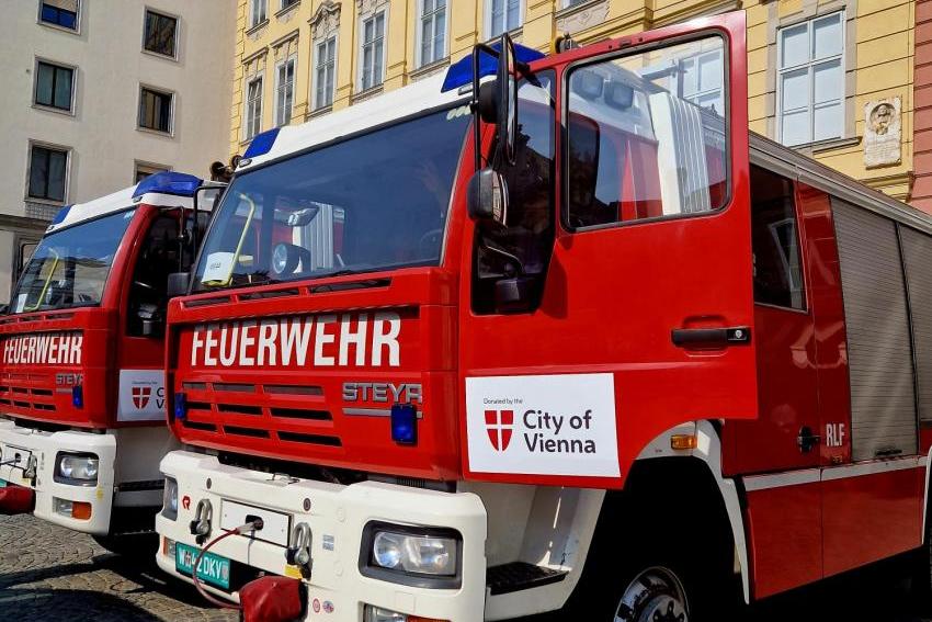 The city of Vienna presented the firefighters of Sarajevo with two ...